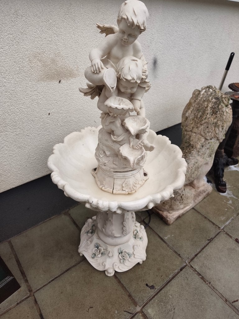 Grande fontaine ange, Enlèvement, Fontaine