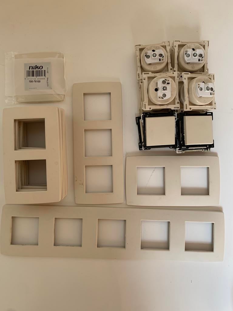 Niko original cream creme stopcontact schakelaar afdekplaat, Doe-het-zelf en Bouw, Ophalen of Verzenden, Zo goed als nieuw, Schakelaar