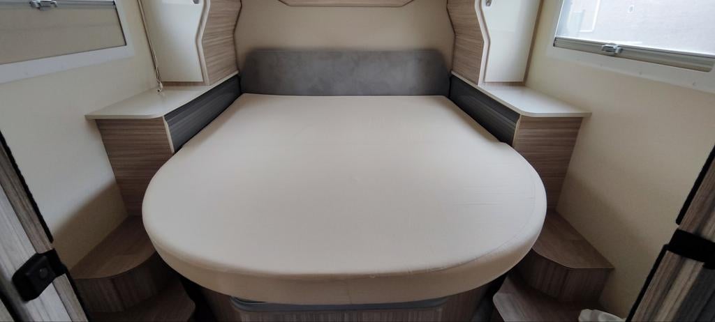 Matras voor "Queensbed" mobilhome 190x160cm., Ophalen