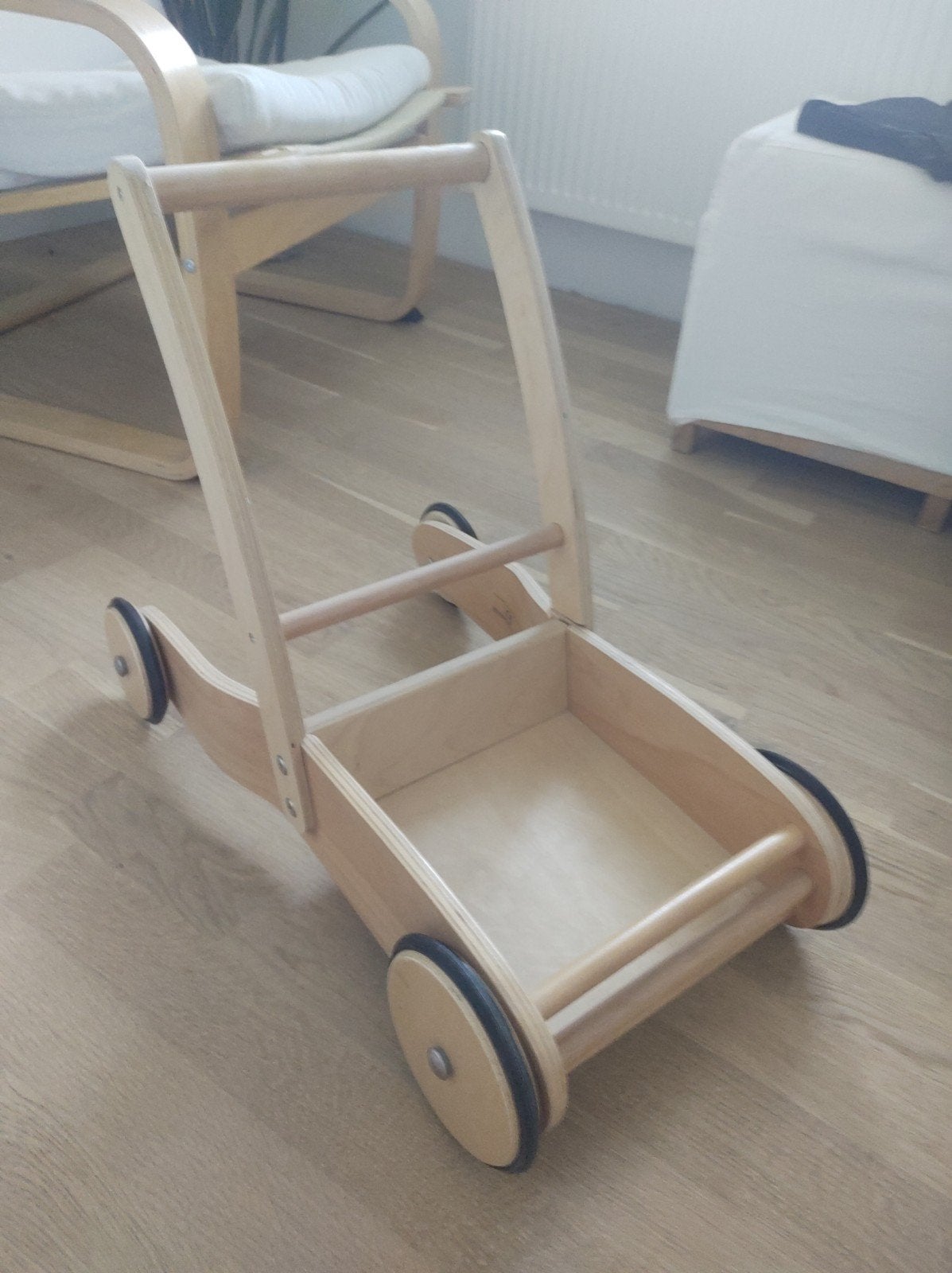 Houten loopwagen Pinolina, Ophalen