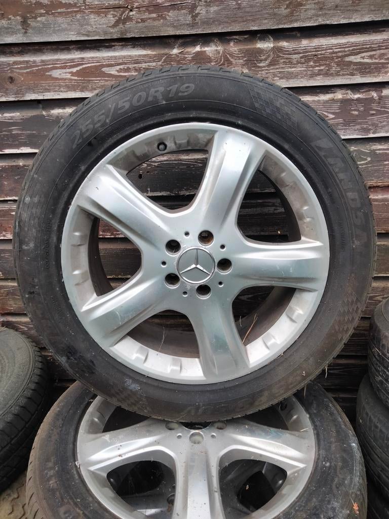 Mercedes Ml, Ophalen, Band(en)