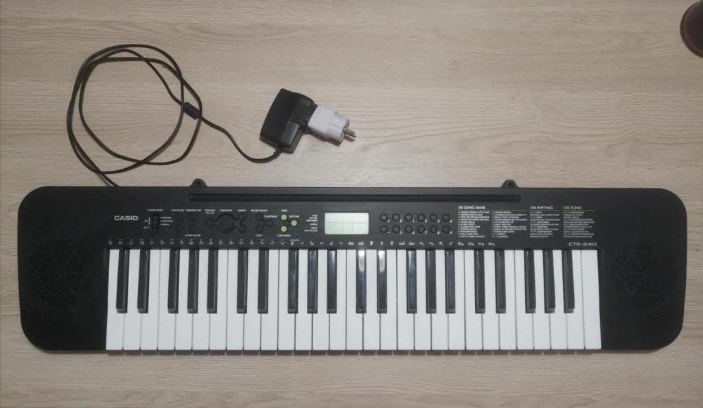 CASIO CTK-240 keyboard, Muziek en Instrumenten, Keyboards, Ophalen, Zo goed als nieuw, Casio