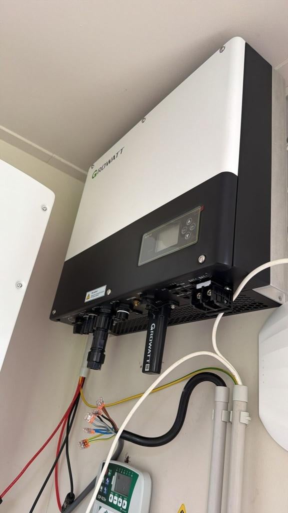 omvormer Growatt SPH5000 1 fase, Ophalen of Verzenden, Zo goed als nieuw