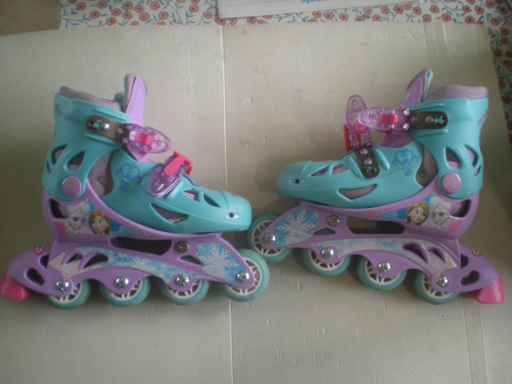 Skates Frozen M 30-33, Sport en Fitness, Skeelers, Ophalen, Verstelbaar, Zo goed als nieuw, Kinderen