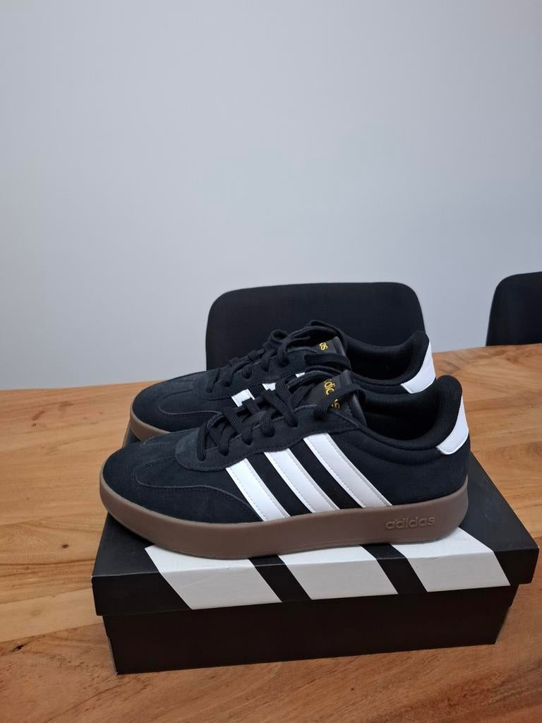 Paire de Adidas Barreda Taille 43 et demi, Enlèvement ou Envoi