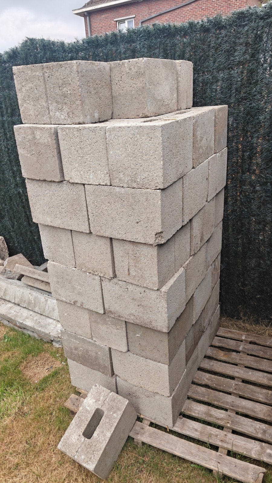 61 volle beton blokken 19x29x19, Ophalen, Beton