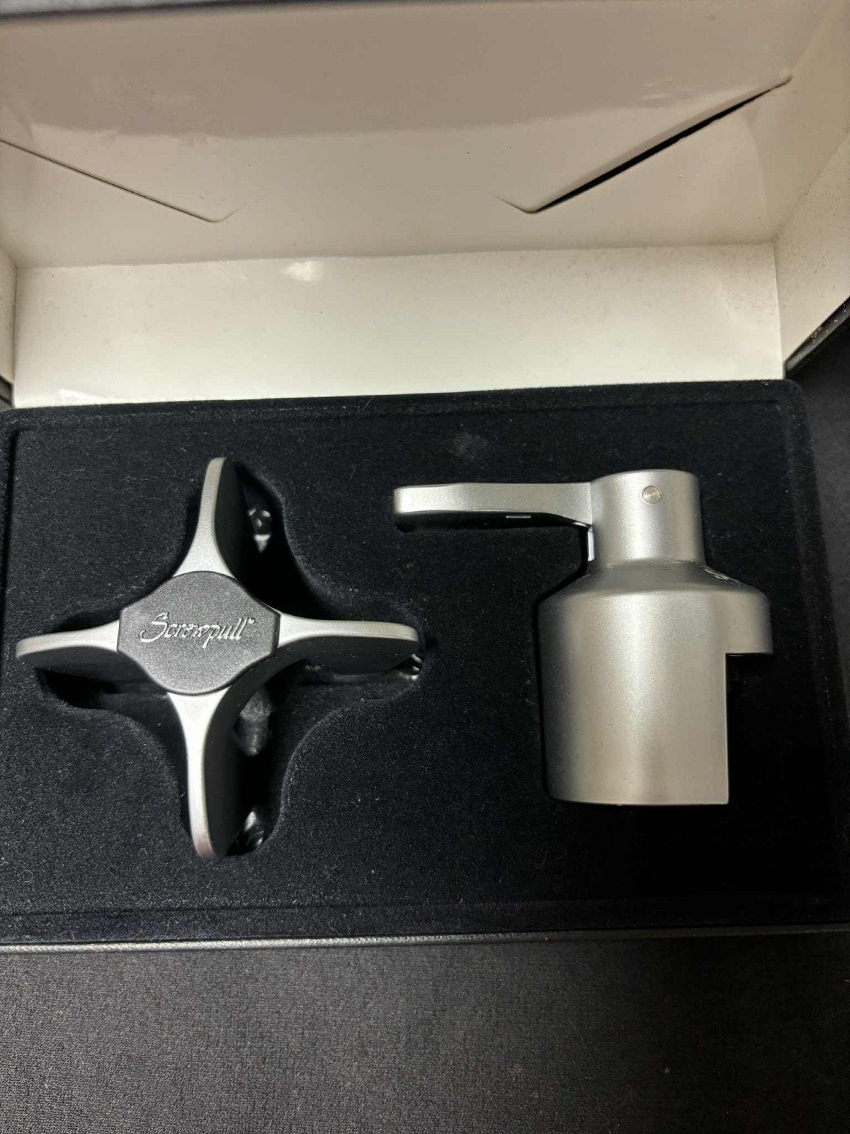 accessoires pour le vin, Enlèvement