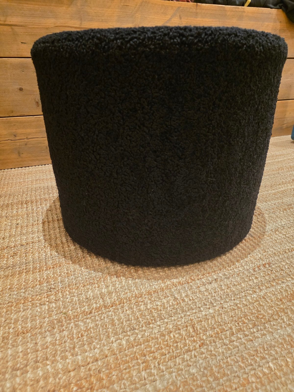 Zwarte Teddy/Boucle poef/kruk, Ophalen, Rond, Minder dan 50 cm, Zo goed als nieuw