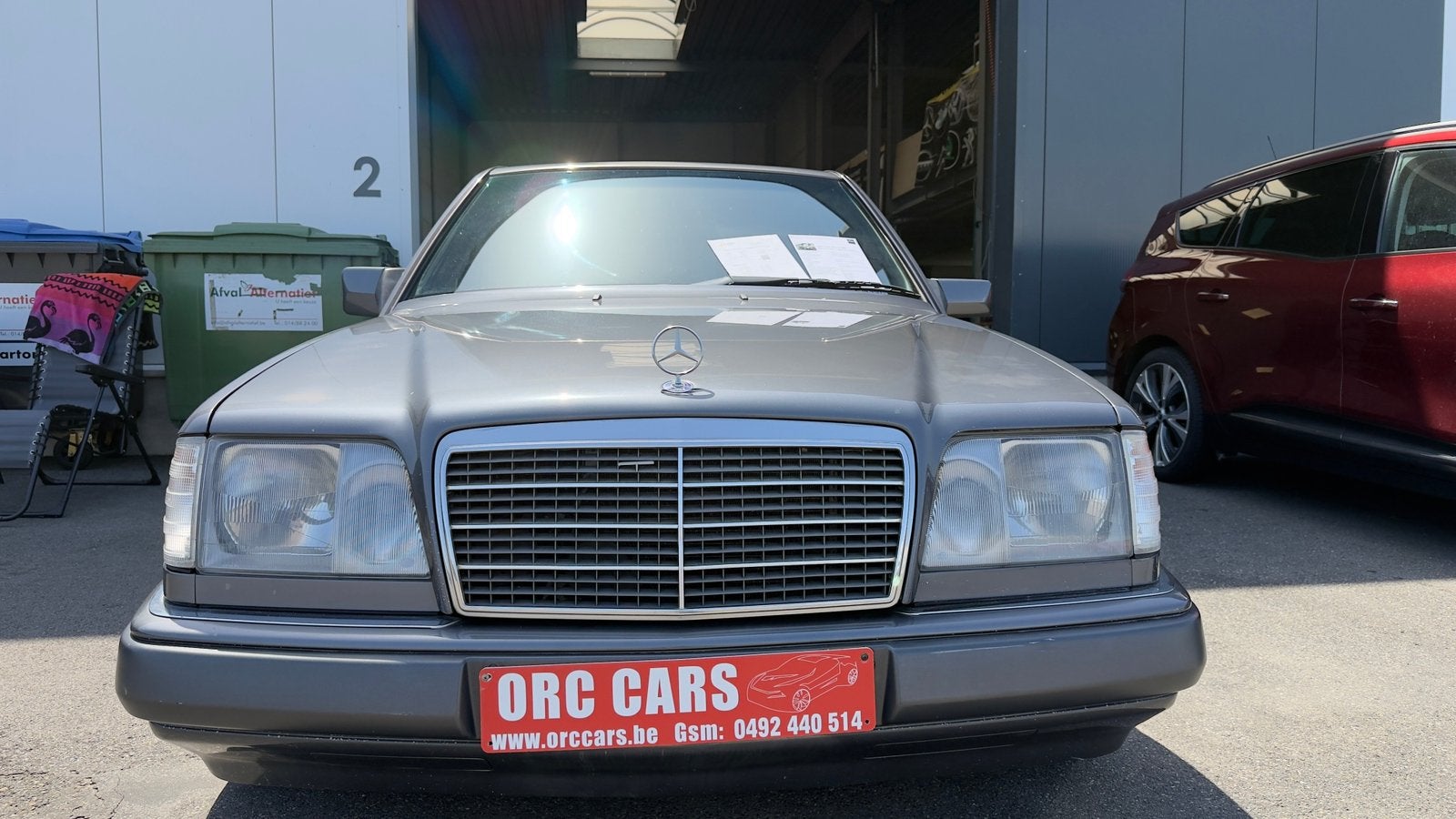Mercedes-Benz E 250 D OLDTiMER AUTOMAAT NEW STAAT GARANTIE, Auto's, Automaat, Testrit aan huis, 2497 cc, Bruin