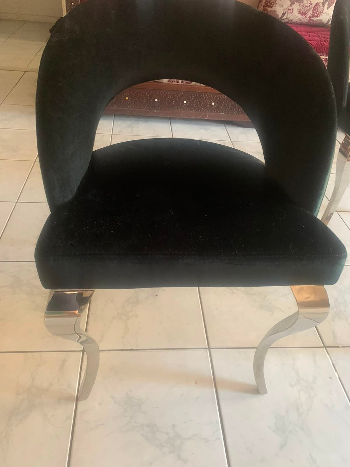 4 chaises en velours noir, Sport en Fitness, Massageproducten, Ophalen, Zo goed als nieuw