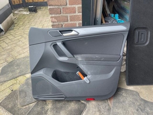 PANNEAU DE PORTE AVANT DROIT Volkswagen Tiguan (AD1), Volkswagen, Volkswagen AG, Utilisé, Kundenbetreuung@volkswagen.de