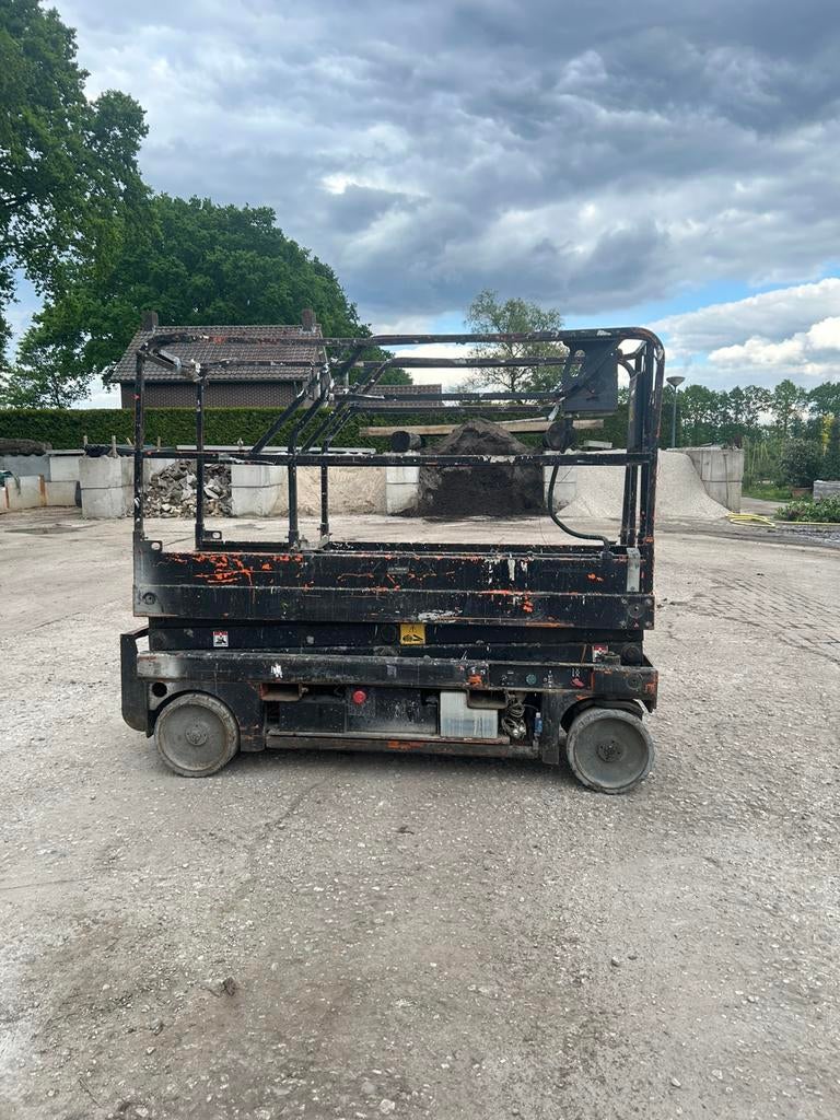 Hoogwerker 8meter | uitschuifbaar dek, Doe-het-zelf en Bouw, Steigers, Gebruikt, Rolsteiger of Kamersteiger, 5 meter of hoger