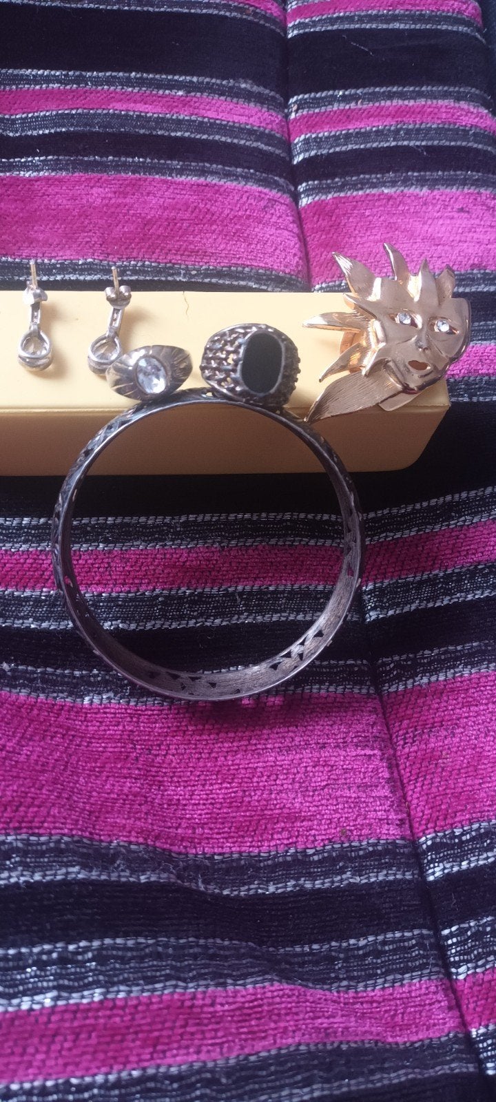 2 Bagues 2 boucles d'oreilles 1 bracelet 1 broches, Enlèvement, Utilisé