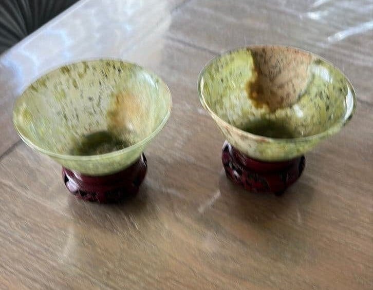 Chinois jade aux épinards » sculptés à la main sur pieds, Enlèvement ou Envoi