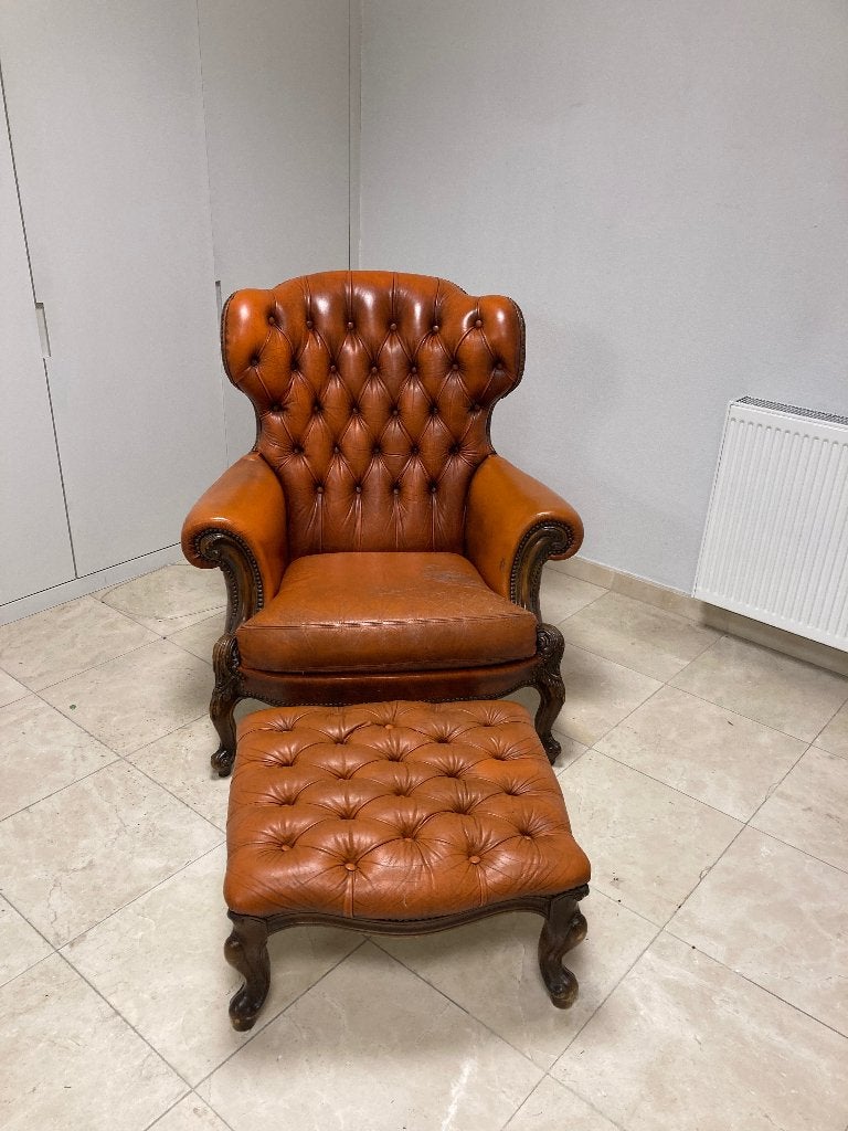 Twee chesterfield fauteuils met poef, Ophalen, Gebruikt, Minder dan 75 cm, Hout