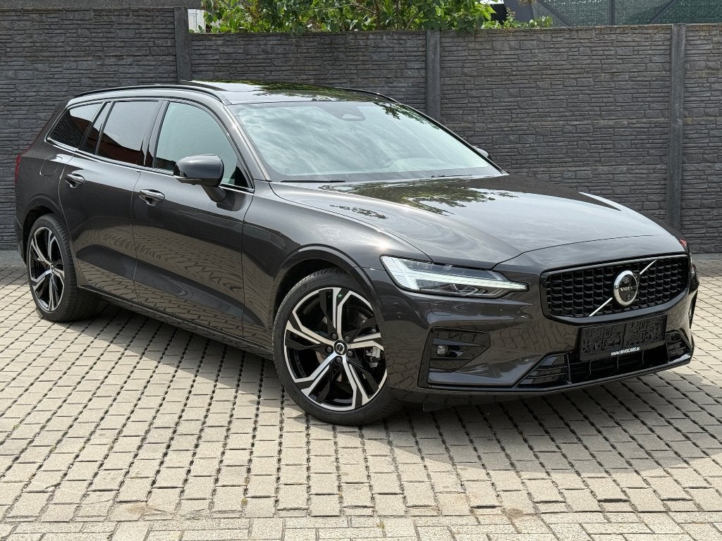 Volvo V60 B4 Mild Hybrid Plus Dark "Pano Dak/Trekhaak/360", 4 deurs, 145 kW, Euro 6, 1969 cc