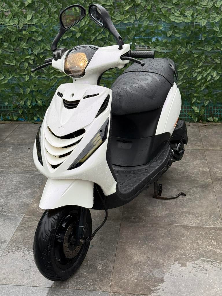 Piaggio zip 4takt A klasss, Fietsen en Brommers, Scooters | Piaggio, Zip, Klasse A (25 km/u), Zo goed als nieuw, Benzine