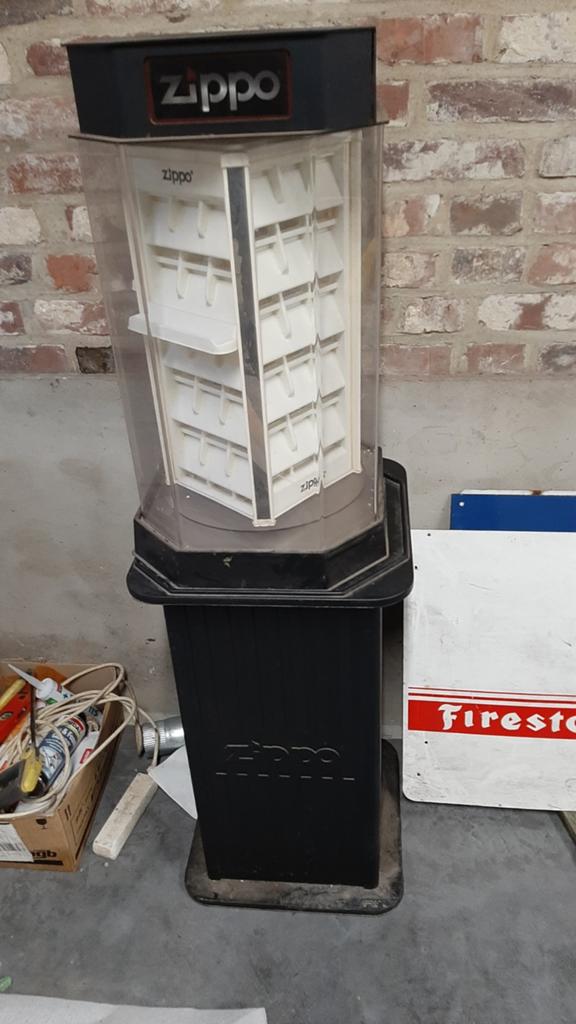 Zippo verzamel kast met verlichting, Ophalen