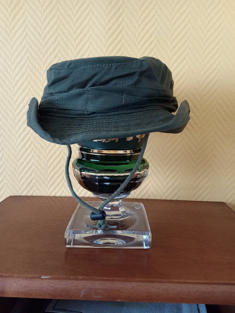 Chapeau de brousse para commando belge, Collections, Envoi