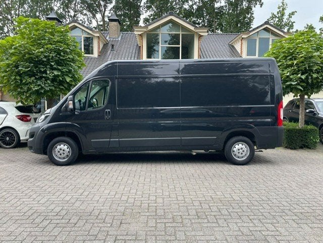 Peugeot Boxer 2.2 BlueHDi 121 kw L3H2 AIRCO, Gebruikt, 165 pk, Zwart, Bedrijf
