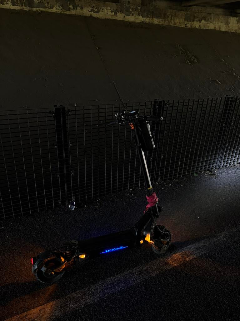 G2 master (custom blanc), Vélos & Vélomoteurs, Enlèvement ou Envoi, Comme neuf, Step électrique (E-scooter)