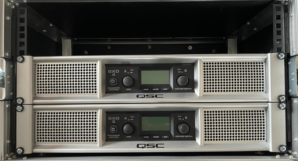 Qsc versterkers met flightcase, Ophalen, Zo goed als nieuw