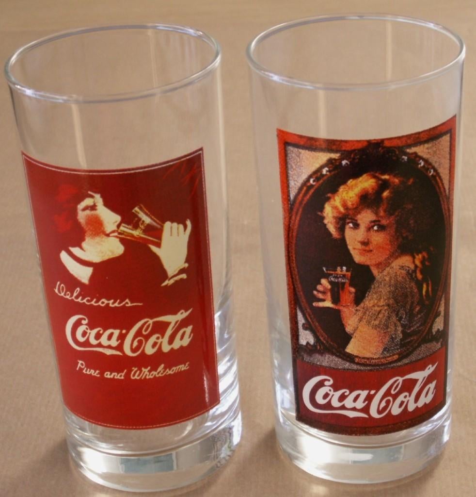 2 Coca Cola glazen afbeelding oude reclameposter met dame, Verzamelen, Glas en Drinkglazen, Nieuw, Ophalen of Verzenden