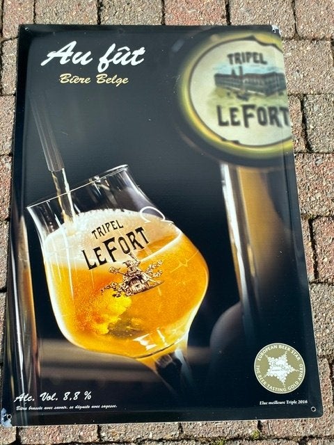 Placard en métal léger Le Fort en verre Au Fût, Enlèvement, Utilisé, Panneau publicitaire