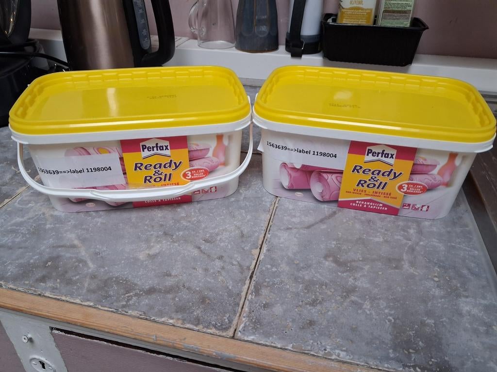 Behanglijm volle pot en 1tje nog wat in alles weg voor 15eur, Ophalen