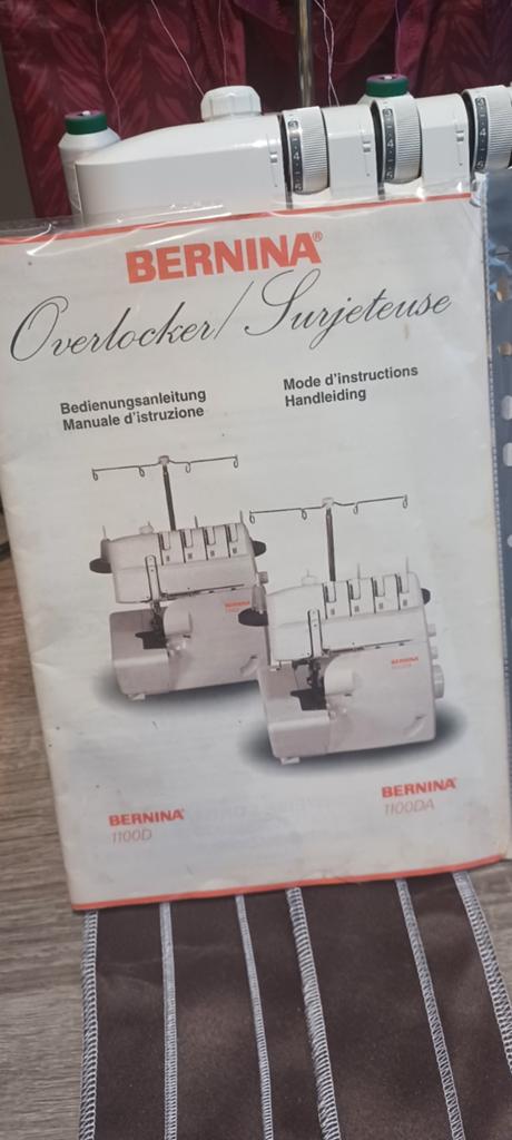 Surjeteuse bernina 1100D 2,3,4 fils, Hobby & Loisirs créatifs, Machines à coudre & Accessoires, Surjeteuse, Bernina, Enlèvement ou Envoi
