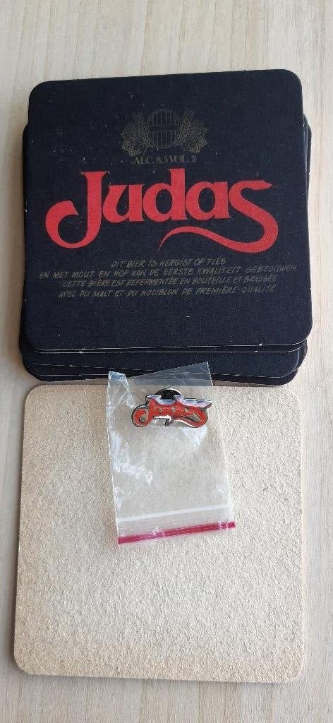 BIERmerk Alken Maes Judas pin + 9 bierviltjes vierkant 10cm, Verzamelen, Biermerken, Ophalen of Verzenden, Nieuw, Reclamebord, Plaat of Schild