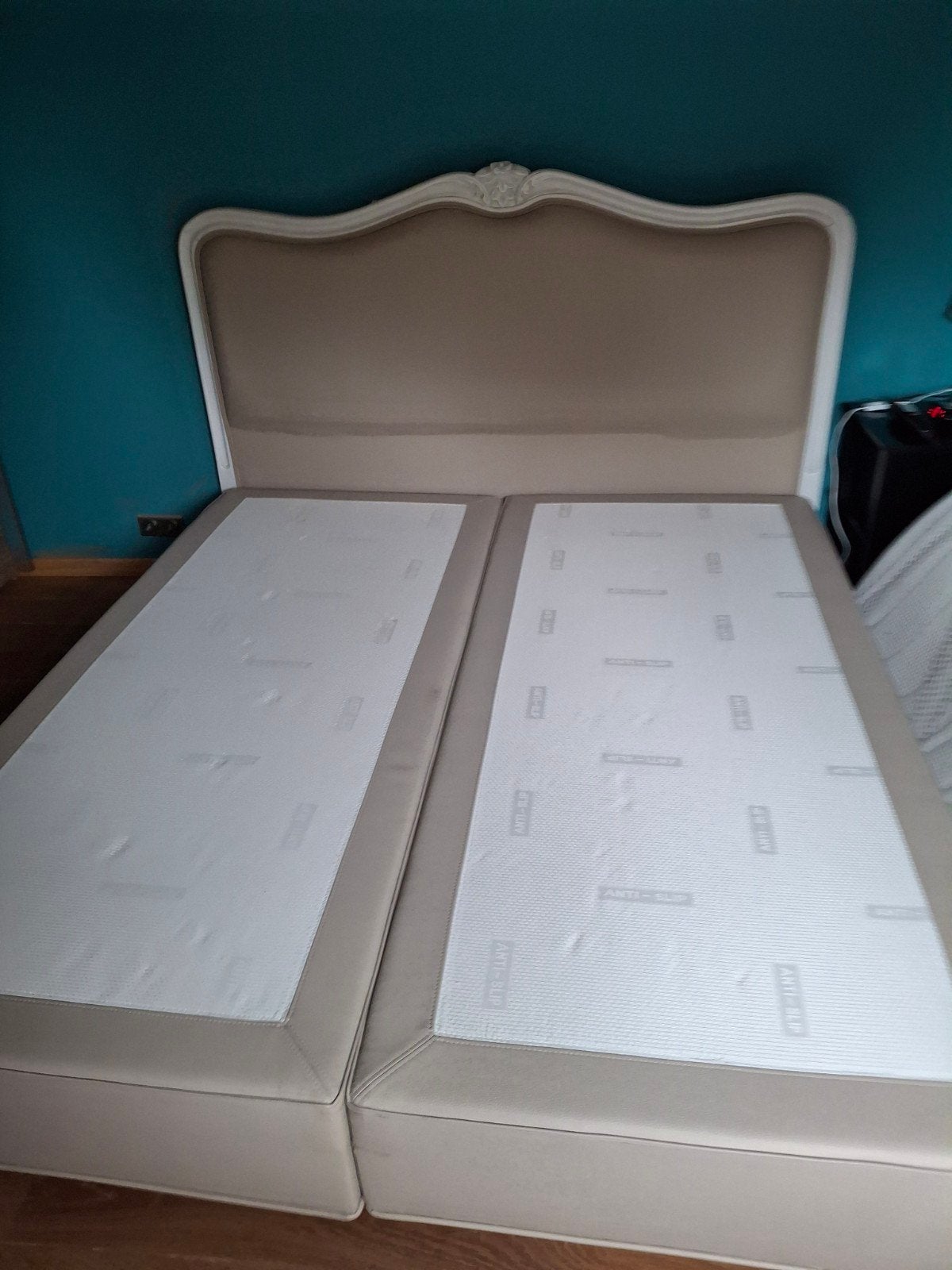 boxspring bed, Beige, Comme neuf, Enlèvement, 180 cm