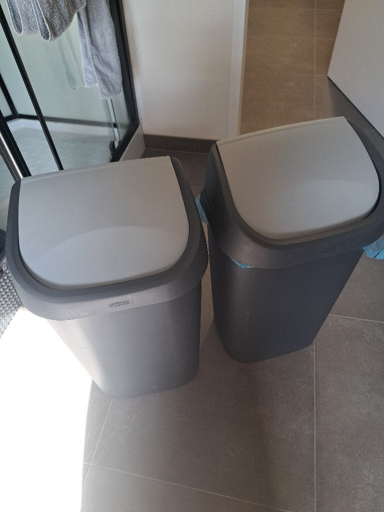 2 vuilnisbakken 50l merk Curver, Ophalen, Kunststof, 40 liter of meer, Zo goed als nieuw