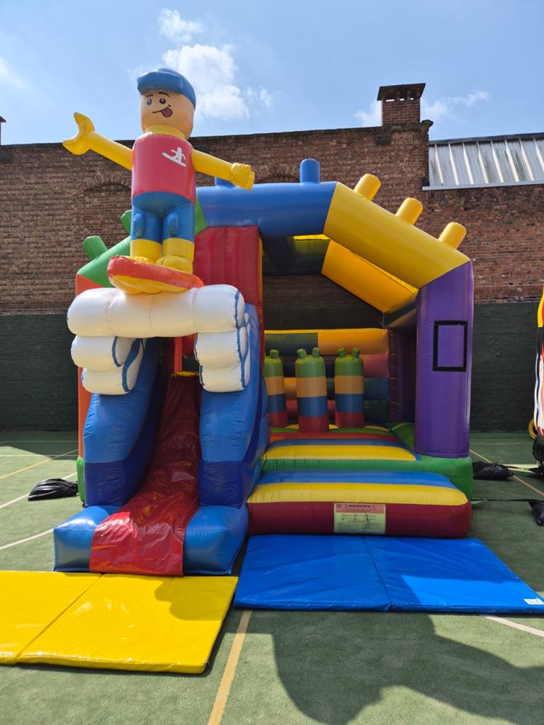 Lego surf mega blocks overdekt springkasteel te huur, Verzenden