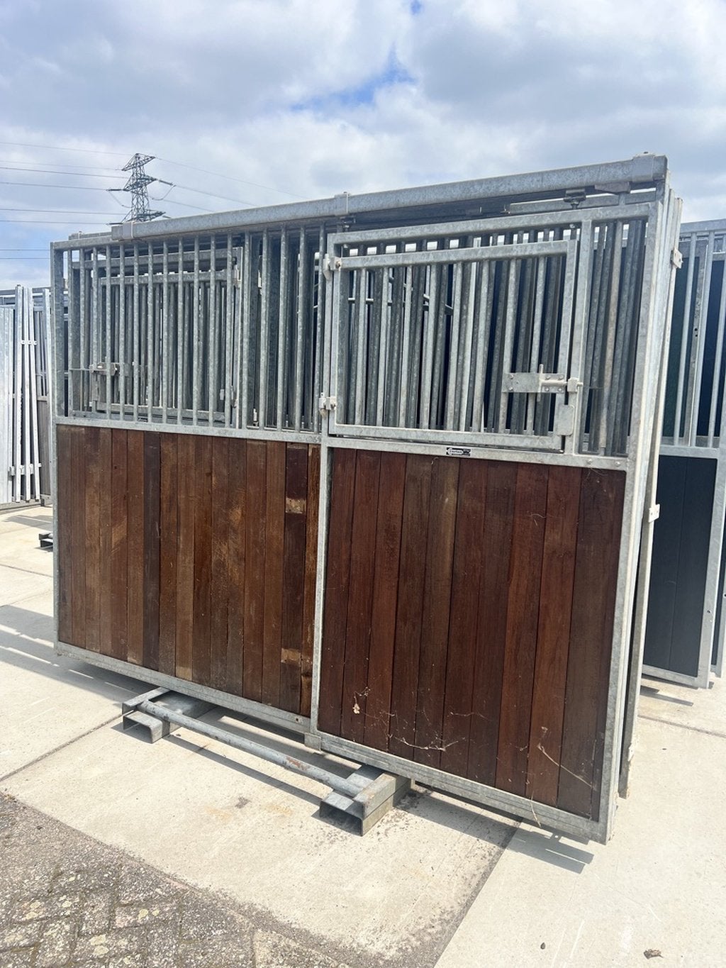 Paardenboxen, Dieren en Toebehoren