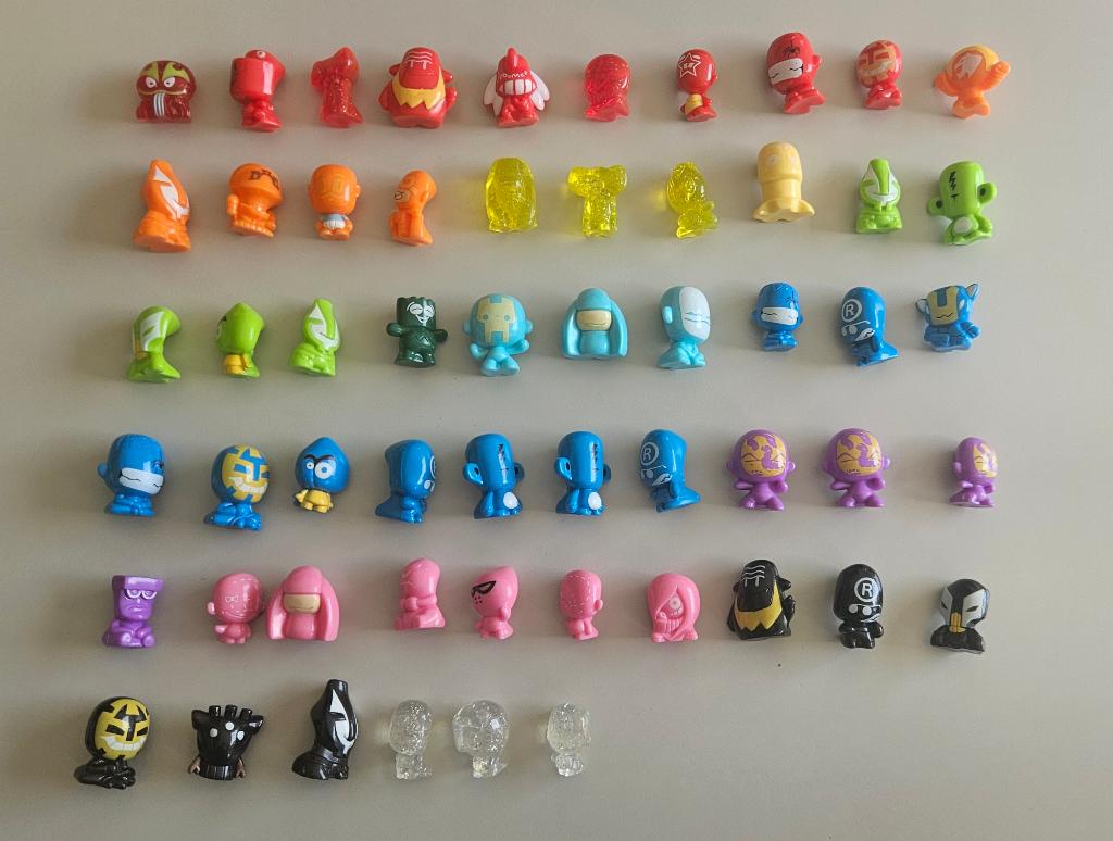 Verzameling van 56 GOGO's Crazy Bones, Ophalen, Zo goed als nieuw