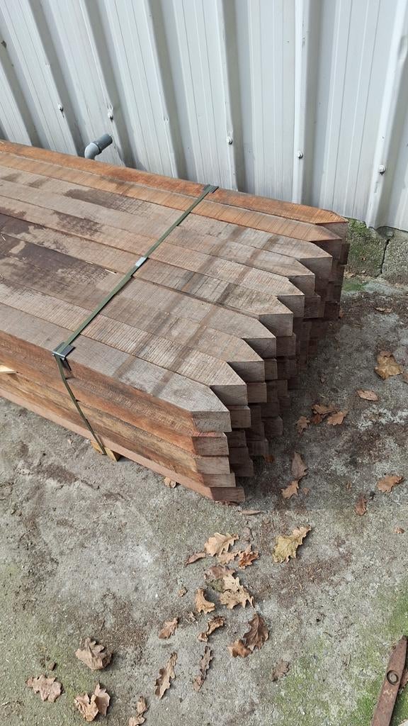 Azobe paal gepunt 7 x 7 cm 2,50m lang - 50 stuks, Ophalen, Palen