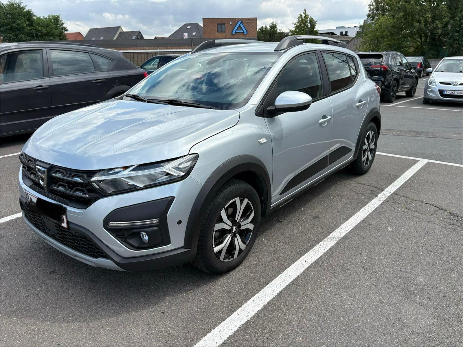 Dacia Sandero stepway, Auto's, Dacia, Particulier, Sandero Stepway, Trekhaak, Benzine, Euro 6, Handgeschakeld, Zilver of Grijs
