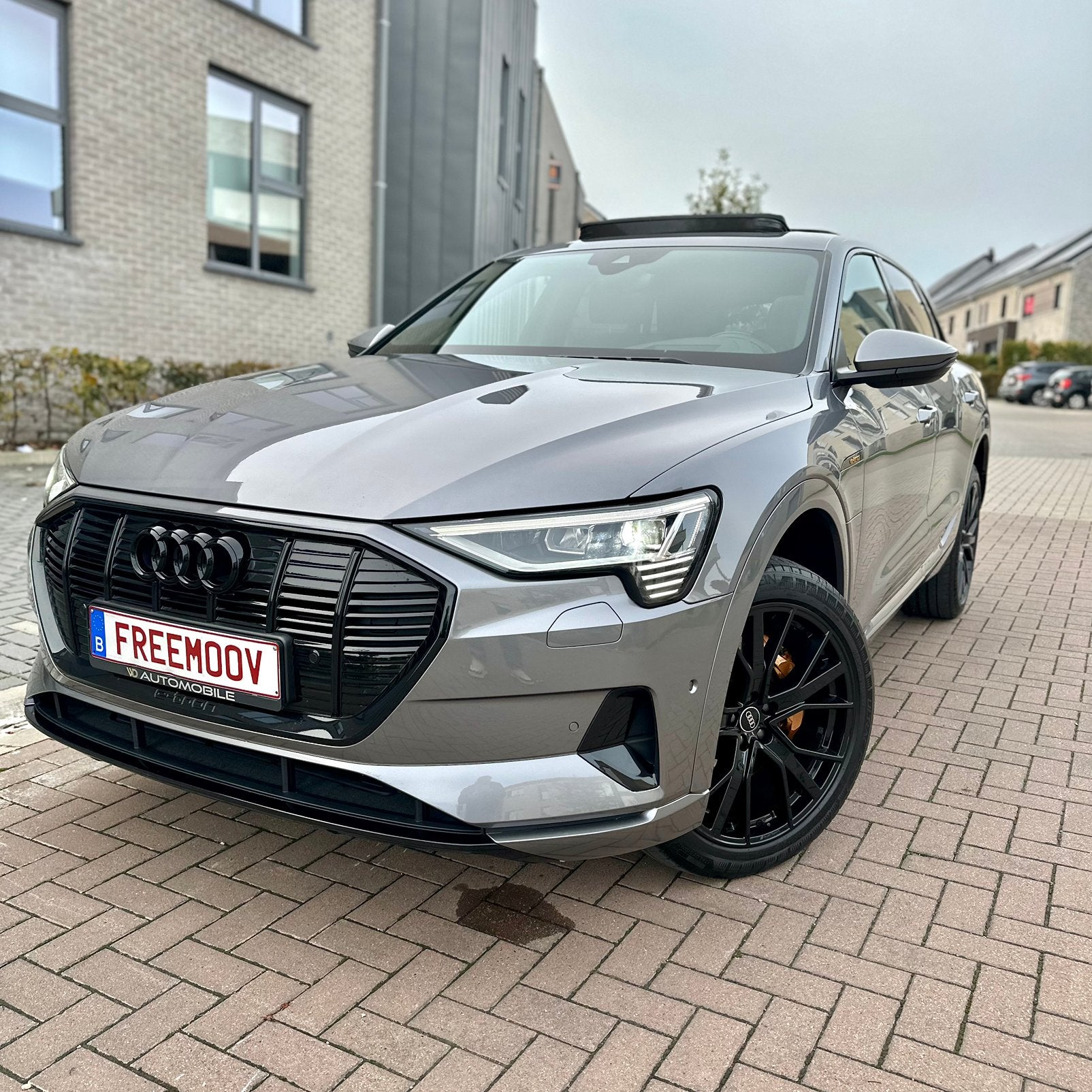Audi Q8 E Tron 55 Quattro 95kWh 2023, Autos, Cuir, Argent ou Gris, Achat, Noir