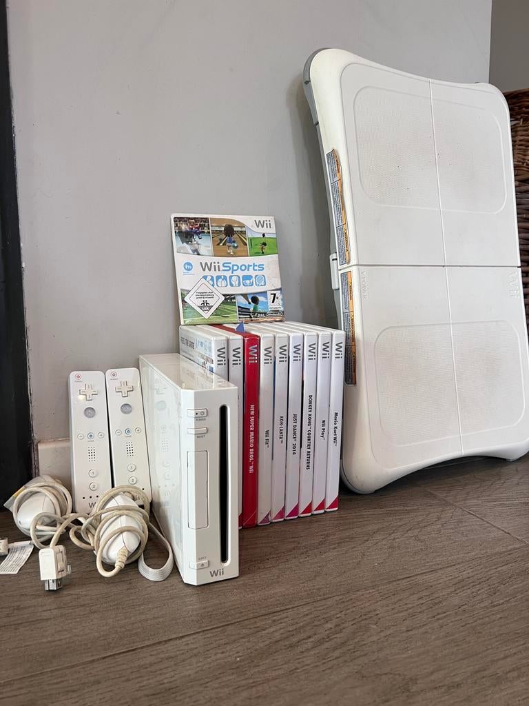 Nintendo Wii, 2 controllers,10 spellen + Balance Board, Games en Spelcomputers, Ophalen, Gebruikt, Met 2 controllers, Met games