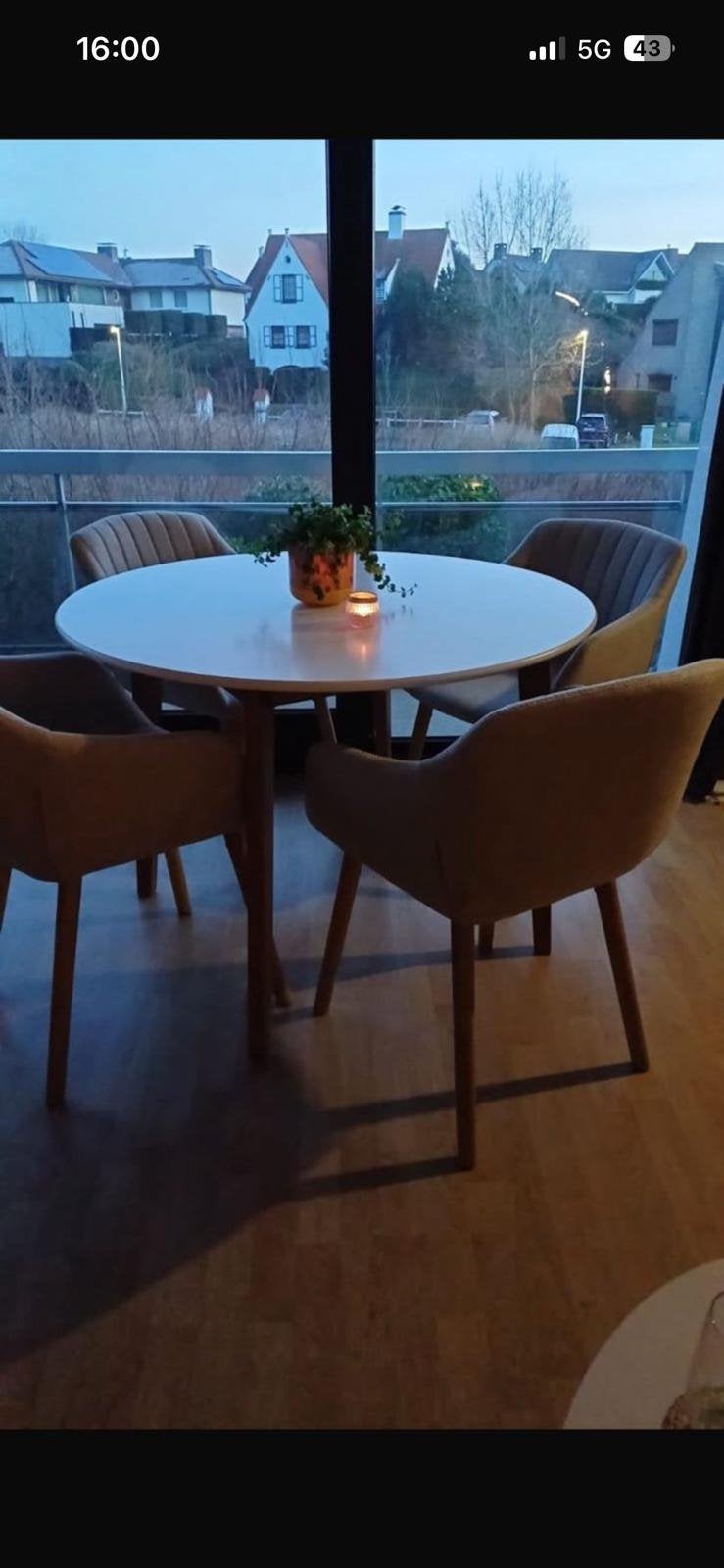 Ronde Eettafel Wit Ø106cm - 4 Personen - Met Houten Poten, Huis en Inrichting, Ophalen, Zo goed als nieuw