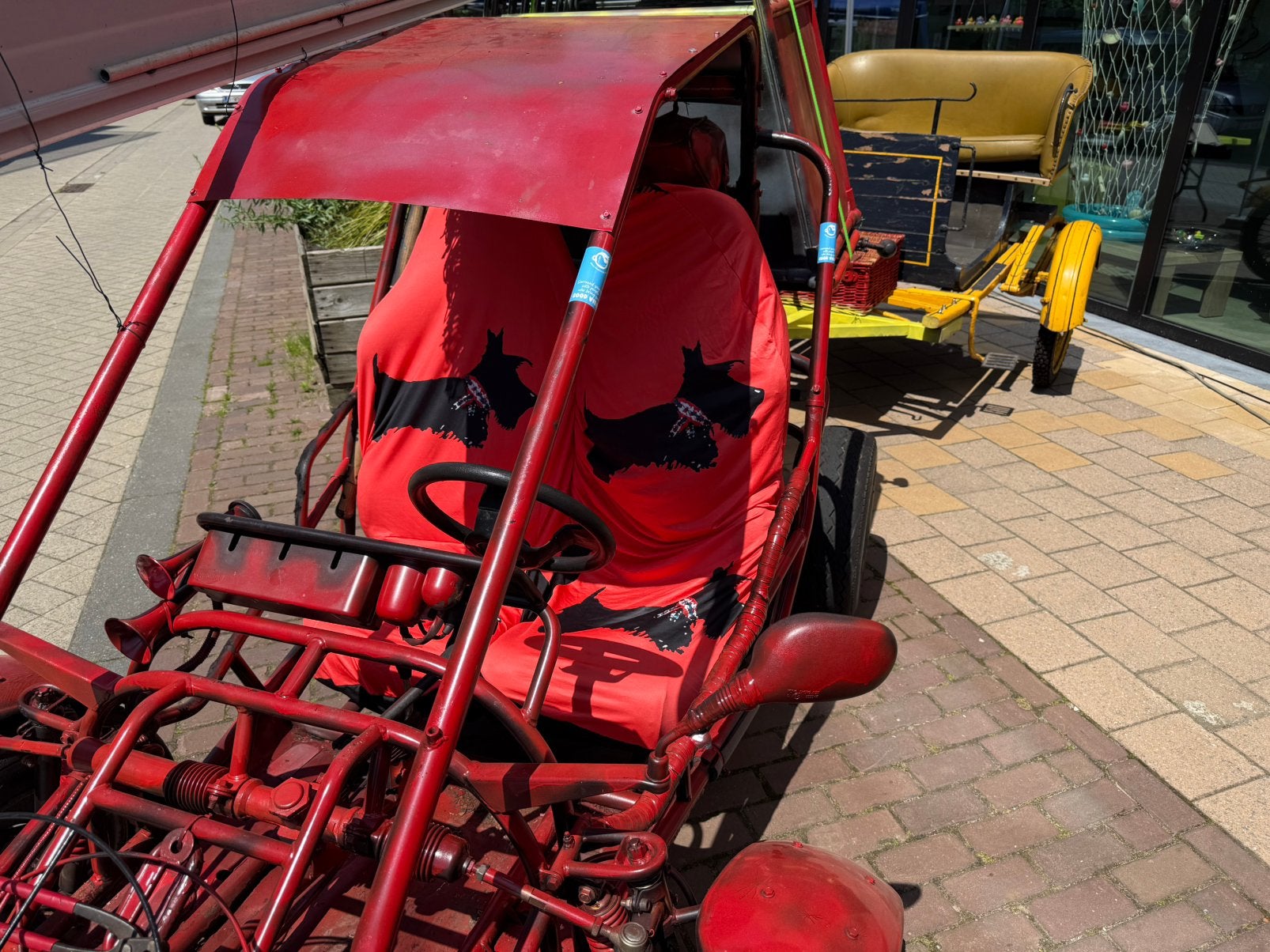 Buggy met koetsje.  Attractie.  Evenementen, Motoren, 150 cc