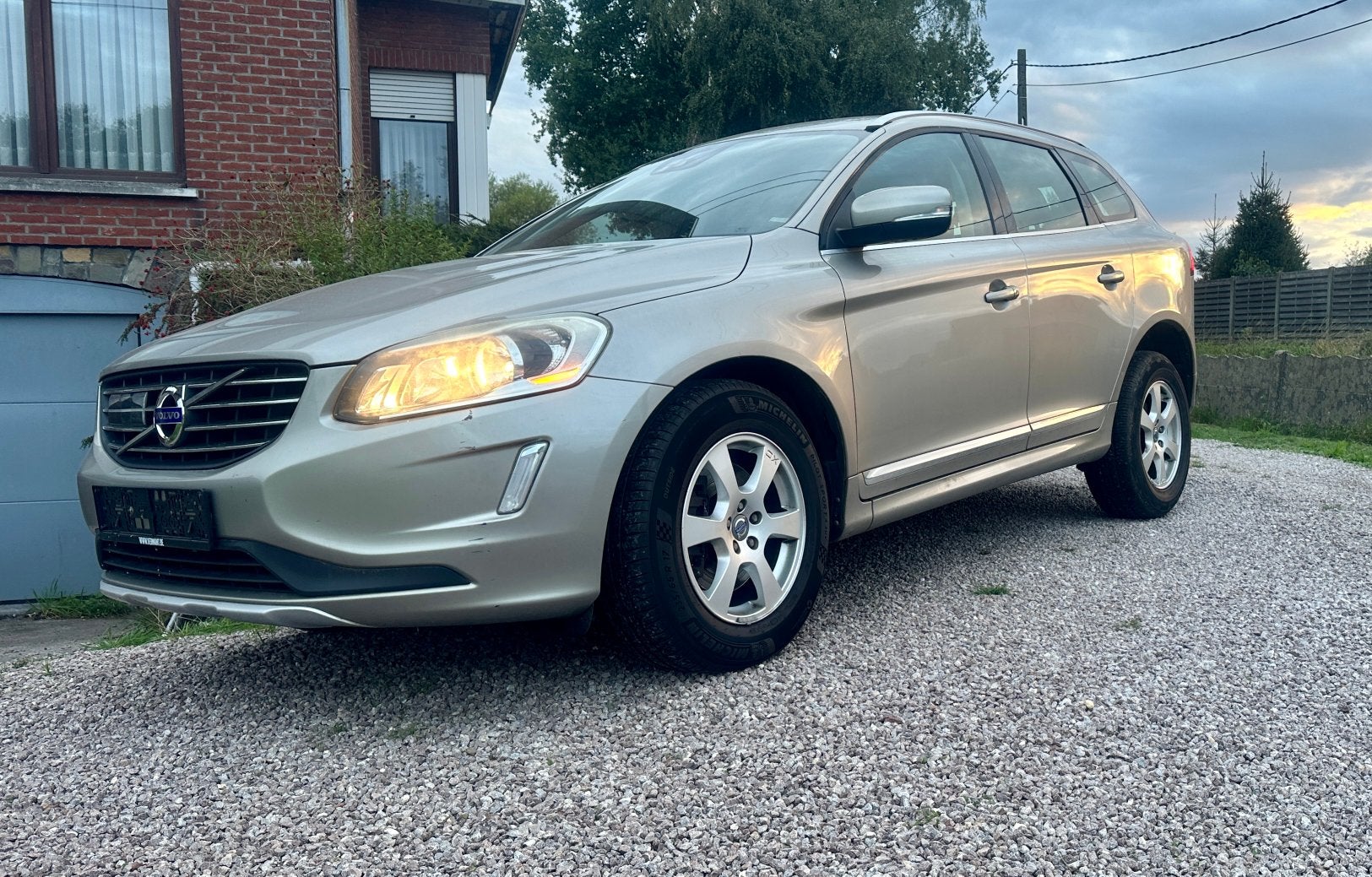 Volvo XC60 D4 automaat, Beige, Leder, 5 deurs, Particulier