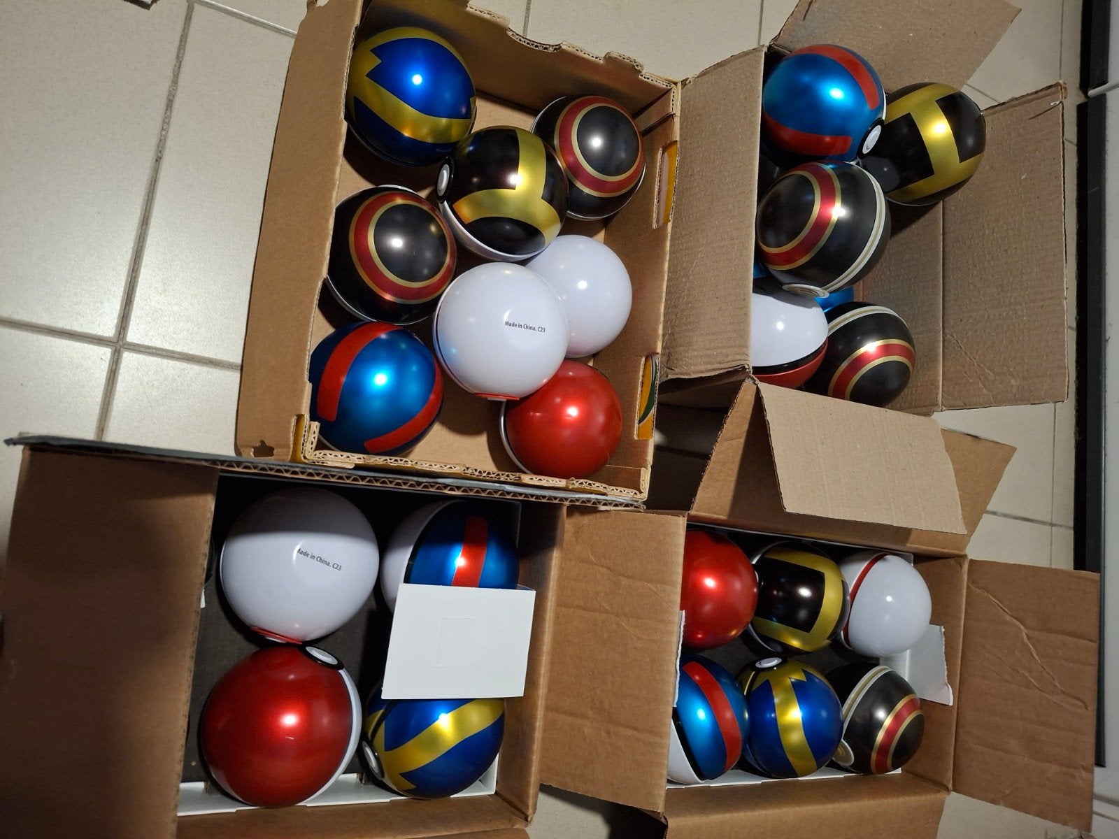 40 pokéballs weg=weg!, Muziek en Instrumenten, Ophalen of Verzenden