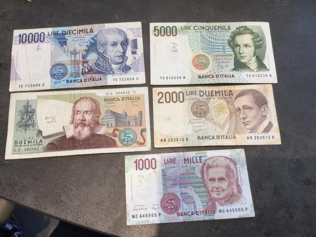 Italie 5 verschillende bankbiljetten beschadigd, Ophalen of Verzenden