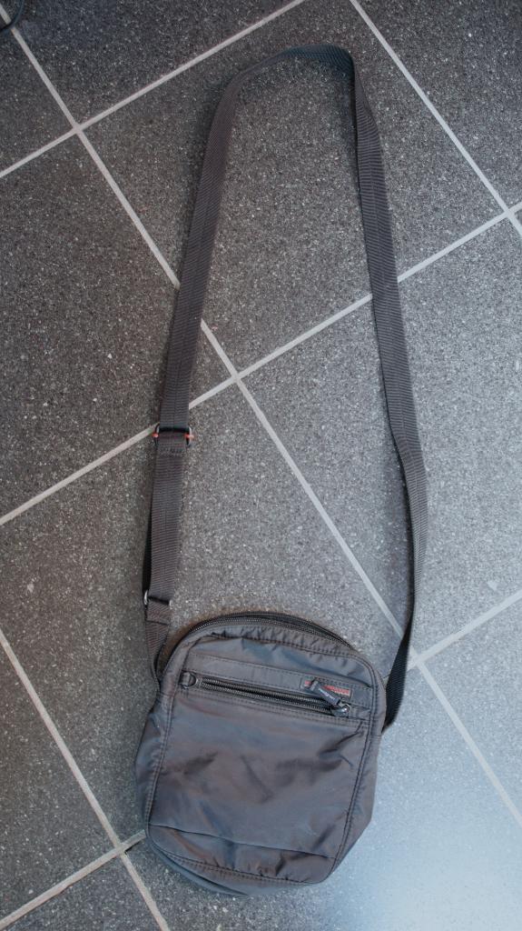 121. Sac à bandoulière Hedgren – Noir – 22  20 cm, Enlèvement ou Envoi, Utilisé, Noir