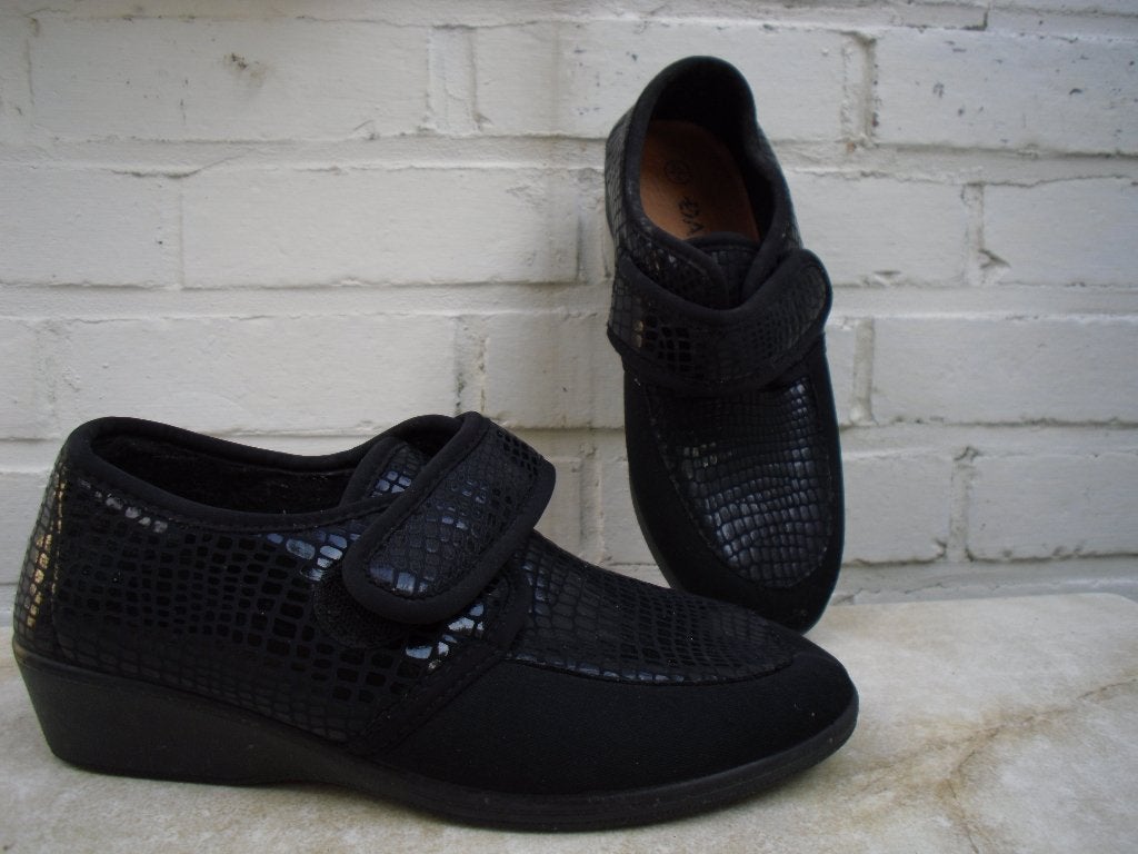 Chaussures neuves. Pointure 36 Fermeture velcro., Neuf, Enlèvement, Damart, Chaussures basses