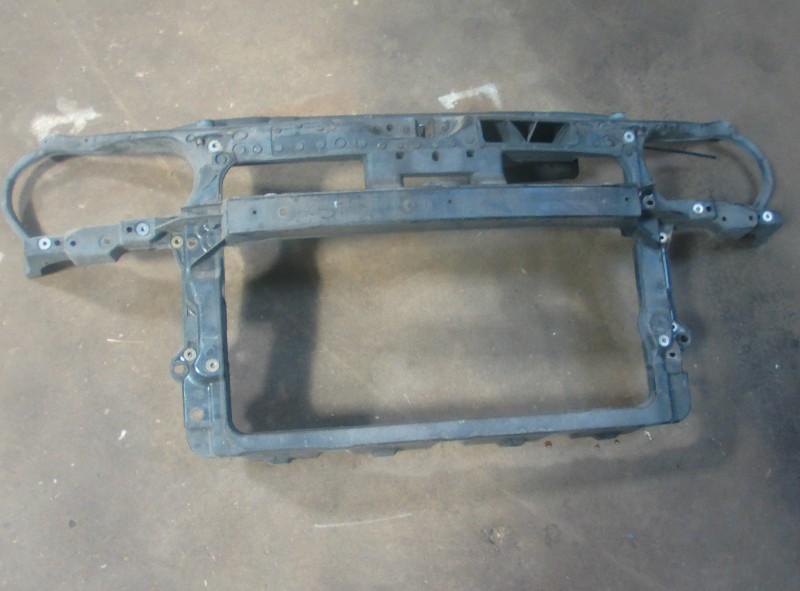 FACE AVANT Volkswagen Polo IV (9N1 / 2/3) (01-2001/12-2012), Nijverheidstraat 1a 1a
5405 AJ  UDEN, NL, Utilisé, Dhr. R. Verberk