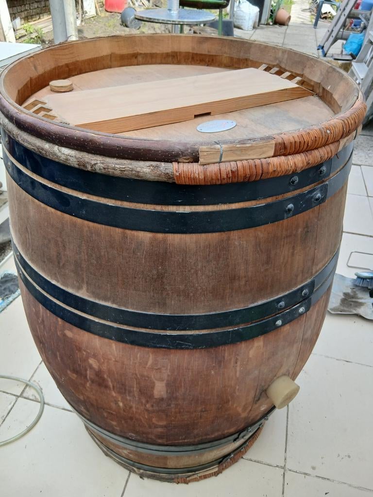 Wijnton 225       115 euro., Tuin en Terras, Regentonnen, Ophalen