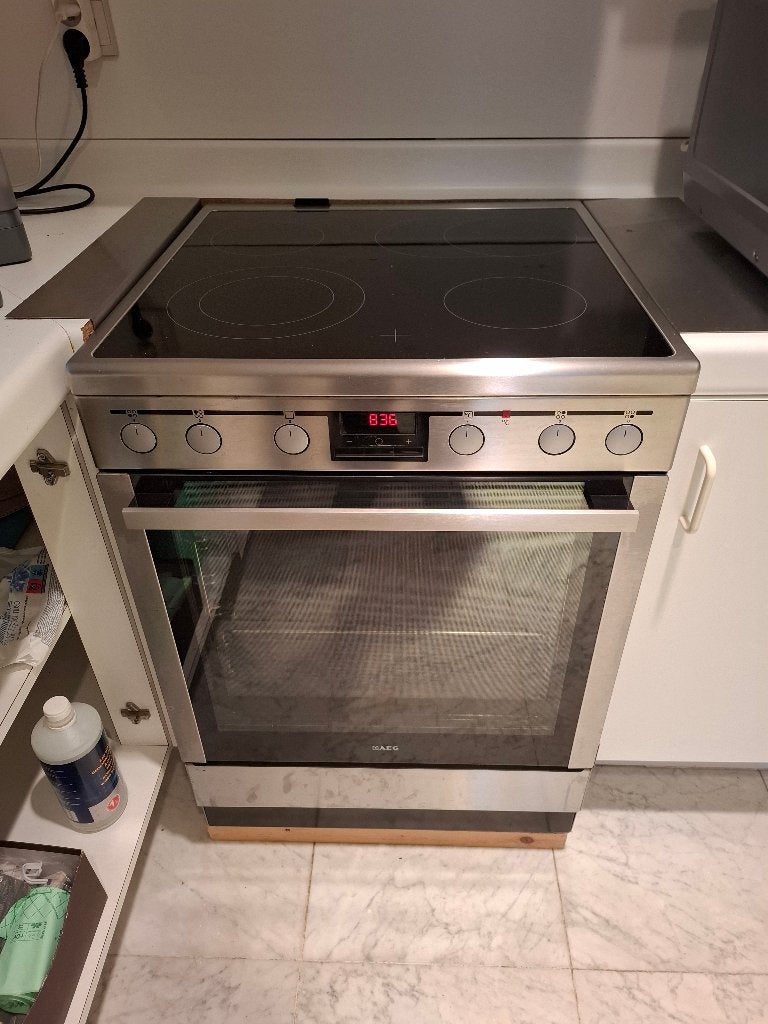 AEG Fornuis met OVEN, Elektronische apparatuur, Fornuizen, Gebruikt, Vrijstaand, Keramisch, 4 kookzones, 85 tot 90 cm, 45 tot 60 cm